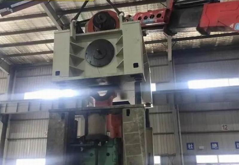 大型機械 數(shù)控機床吊裝
